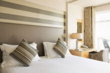 Standard Zimmer Meersicht, Golden Sands Hotel, St. Brelade's Bay, Jersey