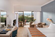 Doppelzimmer mit Bergsicht, Coral Beach Hotel