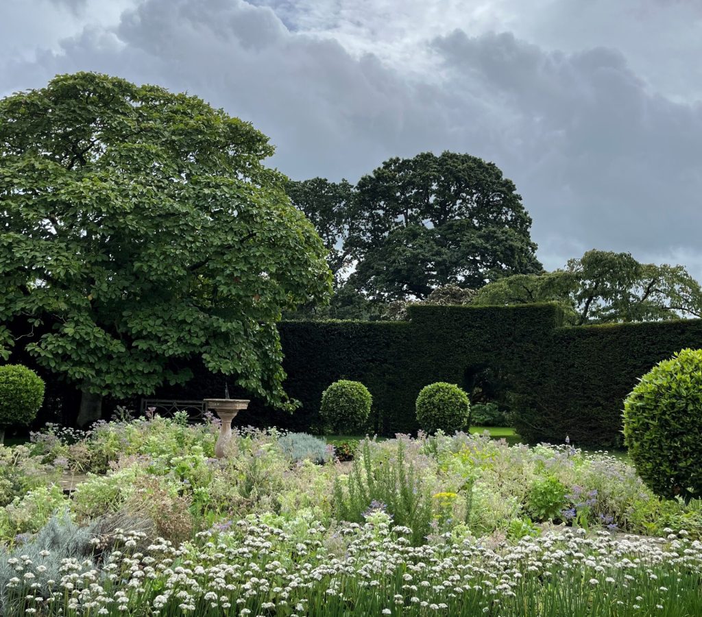 Glenarm Castle Garden Nordirland